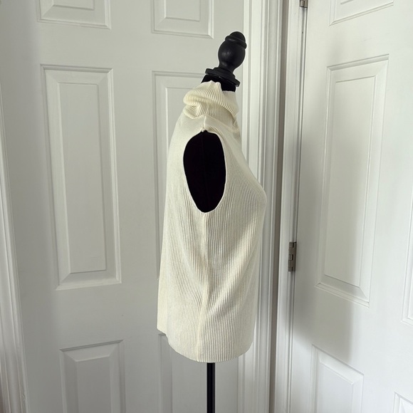 Sag Harbor Cream Sleeveless Turtleneck, Size Large - Picture 4 of 11